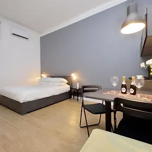 https://colosseum-romantic-home.it-romehotels.com