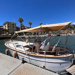  Appartamento Welcome Riviera - Al Castello-vista Mare -romantico E A 20 Metri Dal Mare-toll Parking At 15 Euro Per Day To Be Booked In Advance -subject To Availability