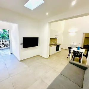 https://apt-casa-giarlo.lecce-hotels.com