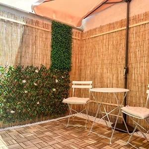 https://renthouse-civico-5.lecce-hotels.com